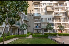 The LaRa studio Cosy balcony with airport view, Jaipur