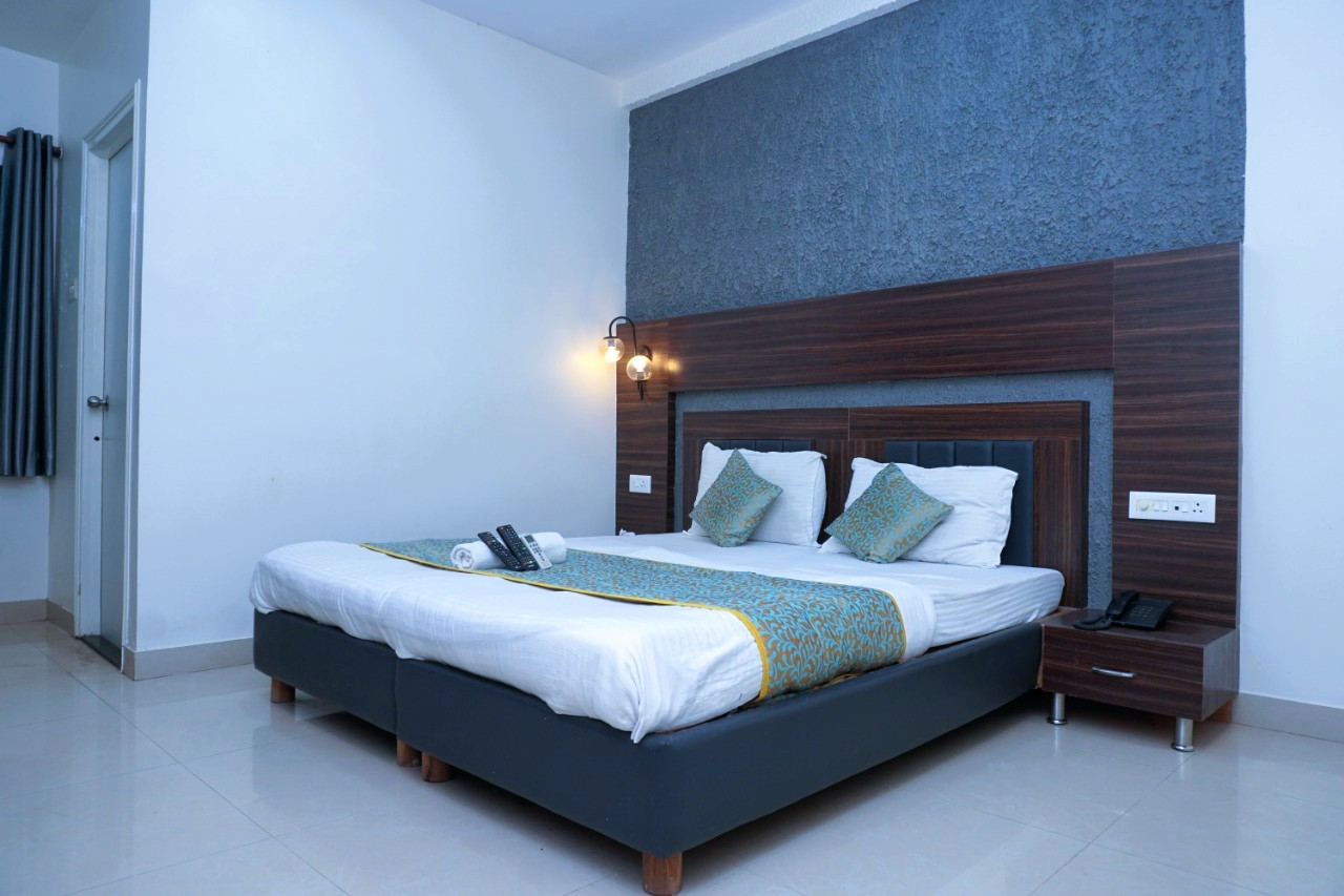 Hotel Gayatri Inn - Tap to explore photos