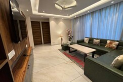 Pvt 1BHK Conifer Heights Parking Near Mall Balcony, Shimla