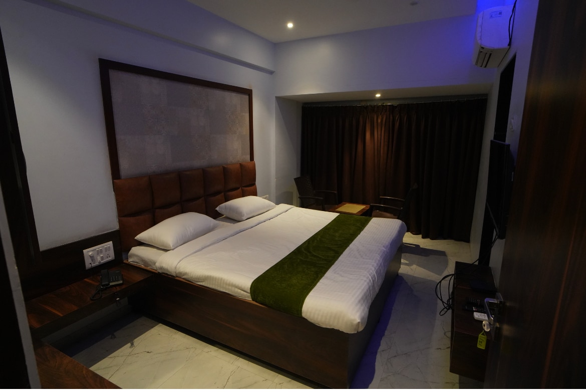 DELUXE AC ROOM 1