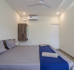 DELUXE AC ROOM