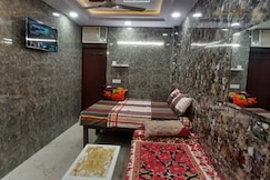 Couples Friendly Independent flat in Posh Lajpat Nagar, Delhi