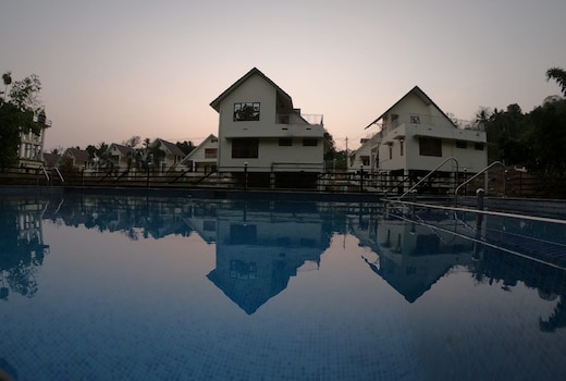 Mountain Castle 2-Room Pool Villa, Athirappilly