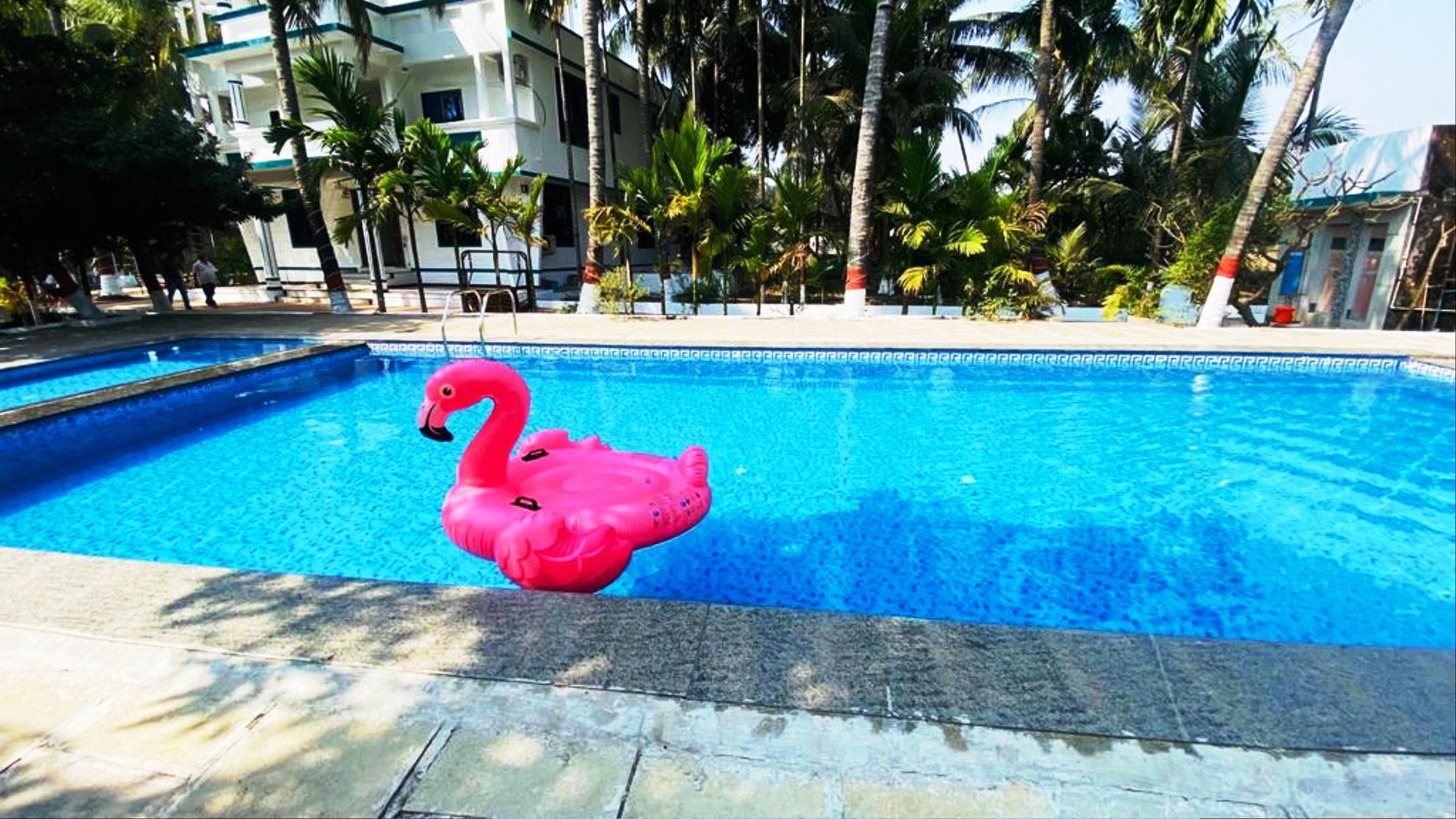 Royal Farm Resort | Rooms & Pool
