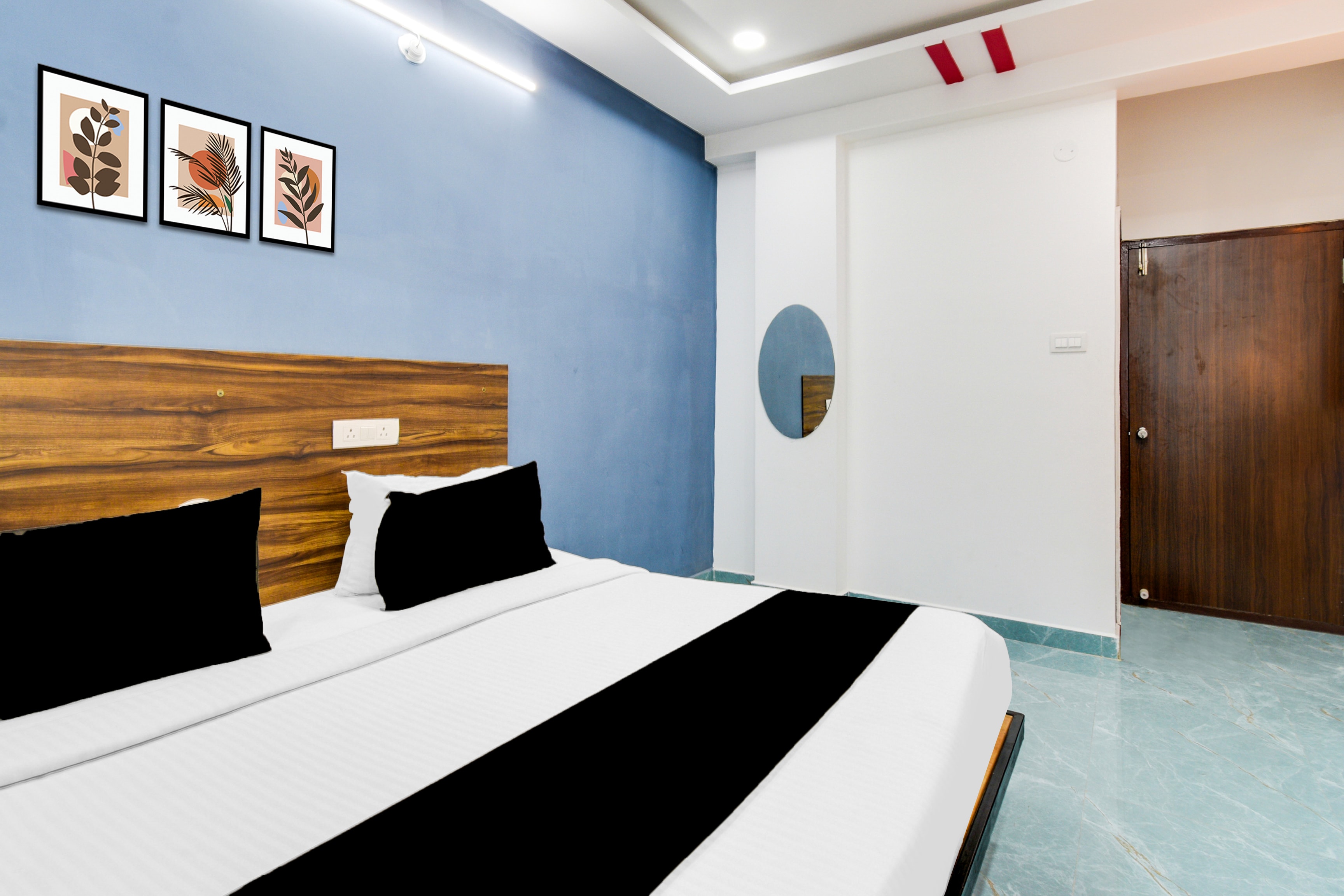 Super Townhouse Hitech City Near Yashoda Hospital - Tap to explore photos