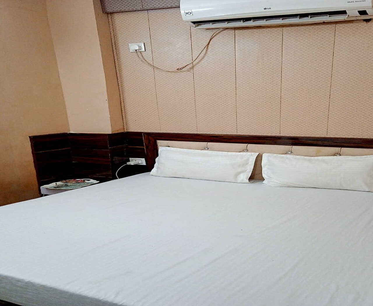 Hotel Taj Angel Home Stay - Tap to explore photos