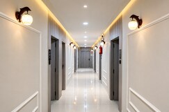 Hotel Hills, Anand