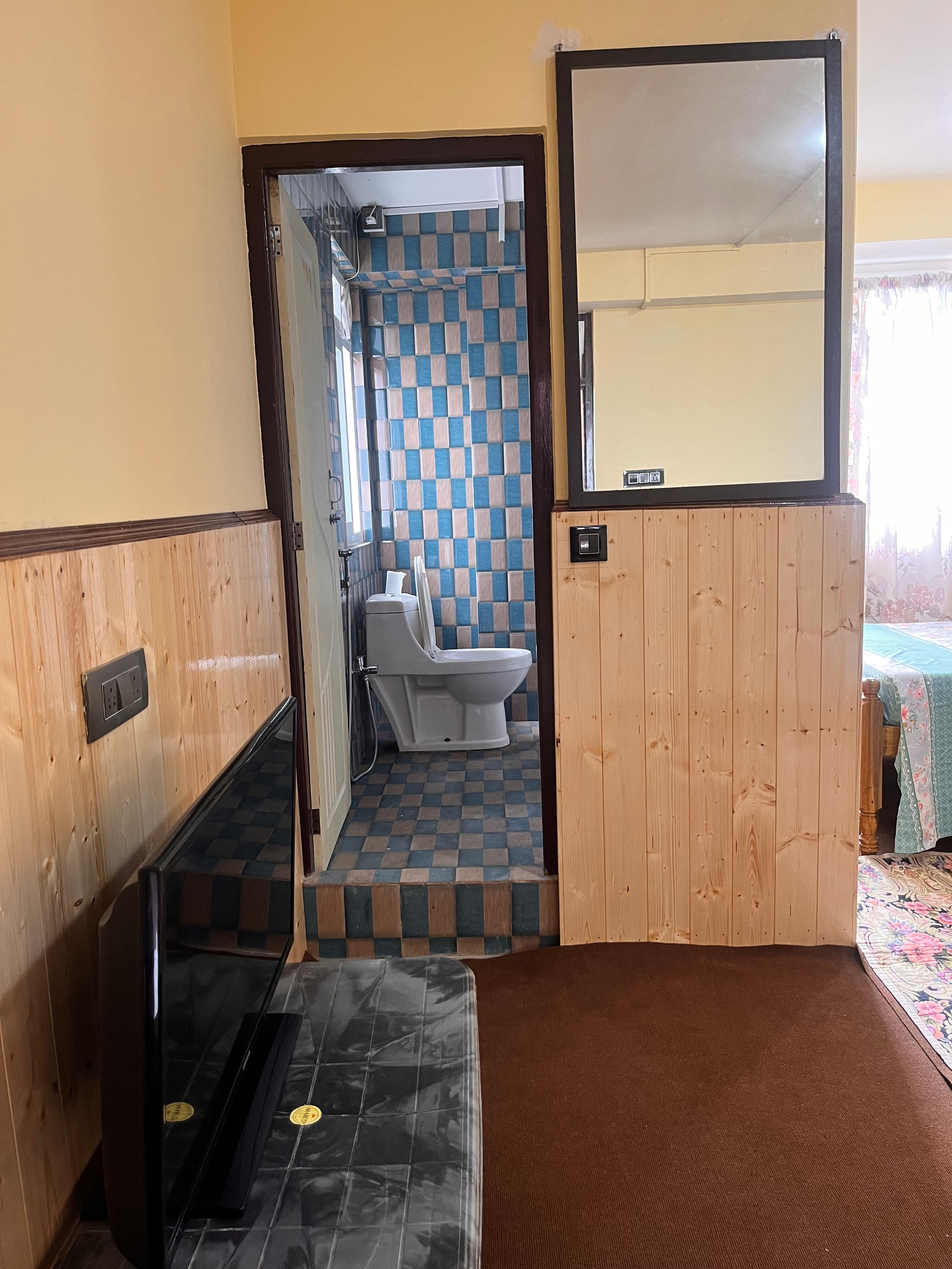 Longview Point Homestay - Tap to explore photos
