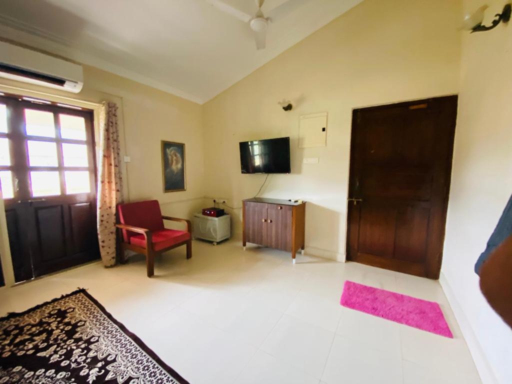 Beach Apartment Candolim - Tap to explore photos