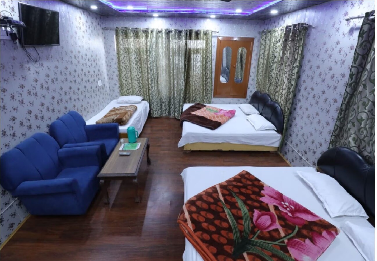 hotel green chinar  - Tap to explore photos