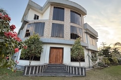 LUXURIOUS VILLA WITH 3 AC BEDROOMS & FREE PARKING, Islampur