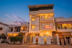 Via Aditya Guest House Nr. Dasaswamedh Ghat, Varanasi