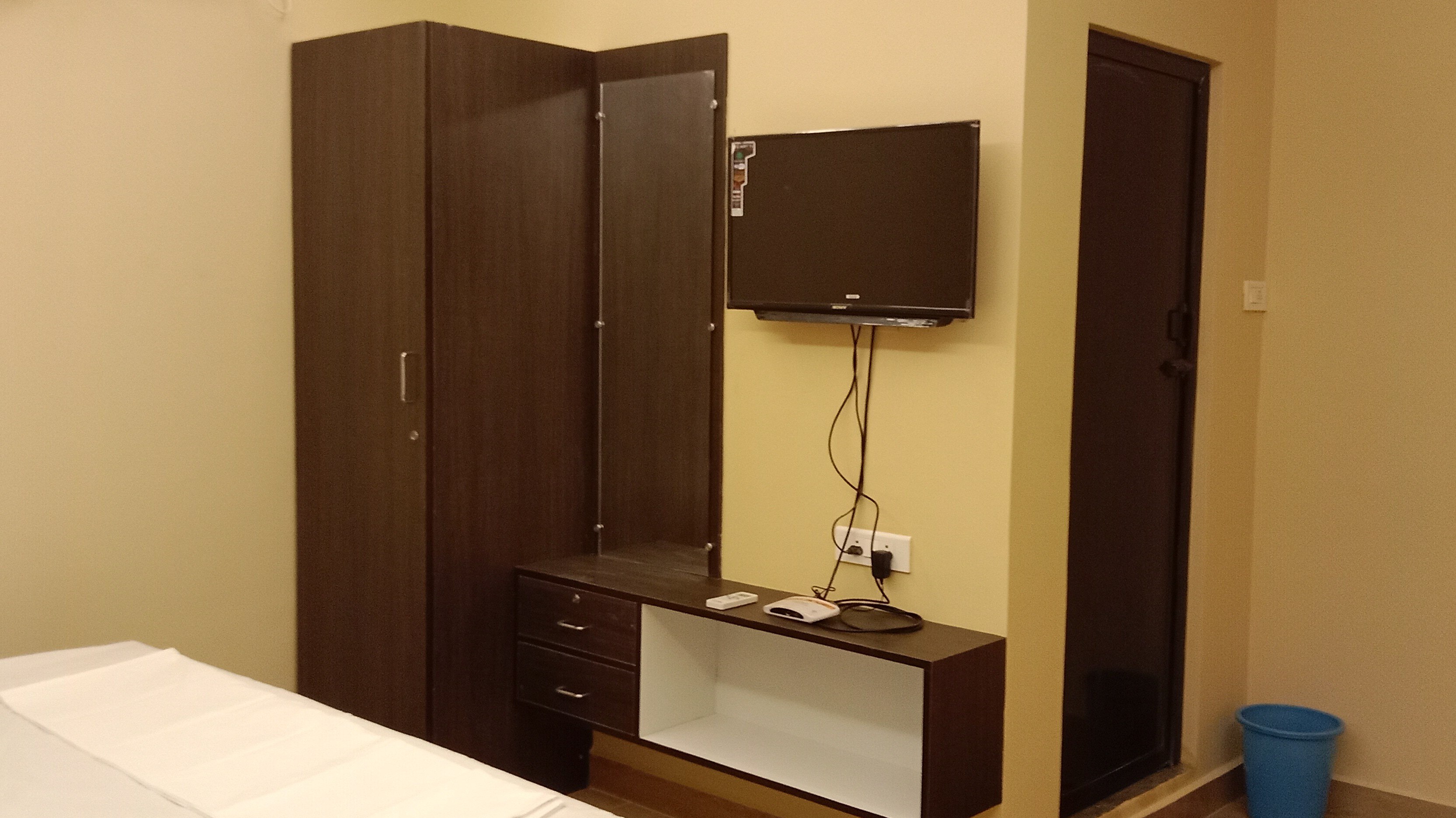 serenity place to stay in girivalam path Tiruvannamalai - Tap to explore photos