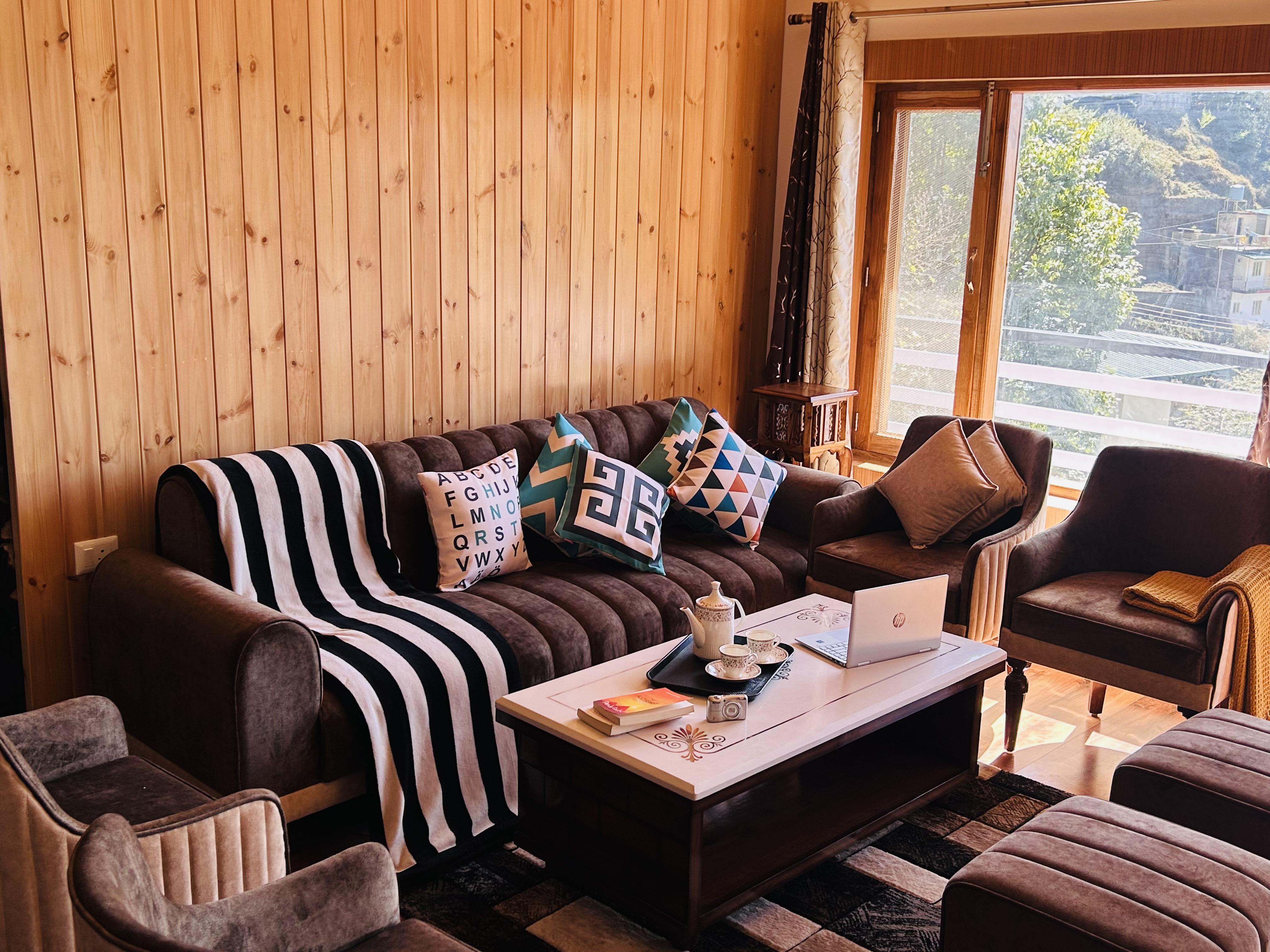 6BR Villa Mussoorie WBonfire/BBQ, Parking, Garden - Tap to explore photos