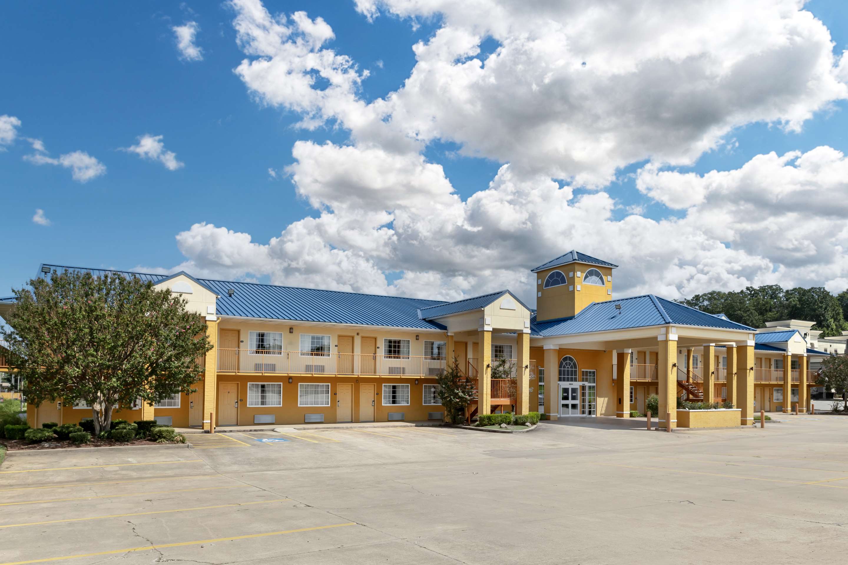 Best Western Van Buren Inn - Tap to explore photos