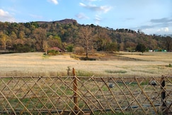 Imli Home Stay, Parasia