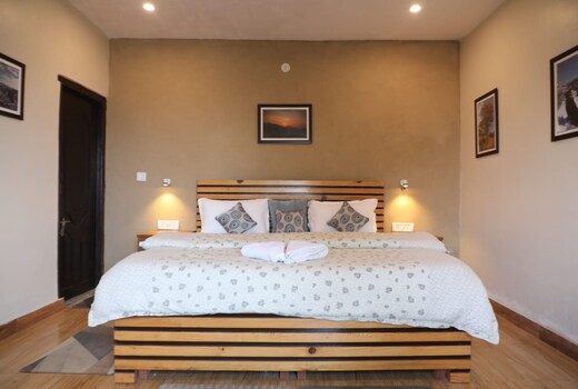 Horizon Hues | 1bhk overlooking the hills by RoamHome