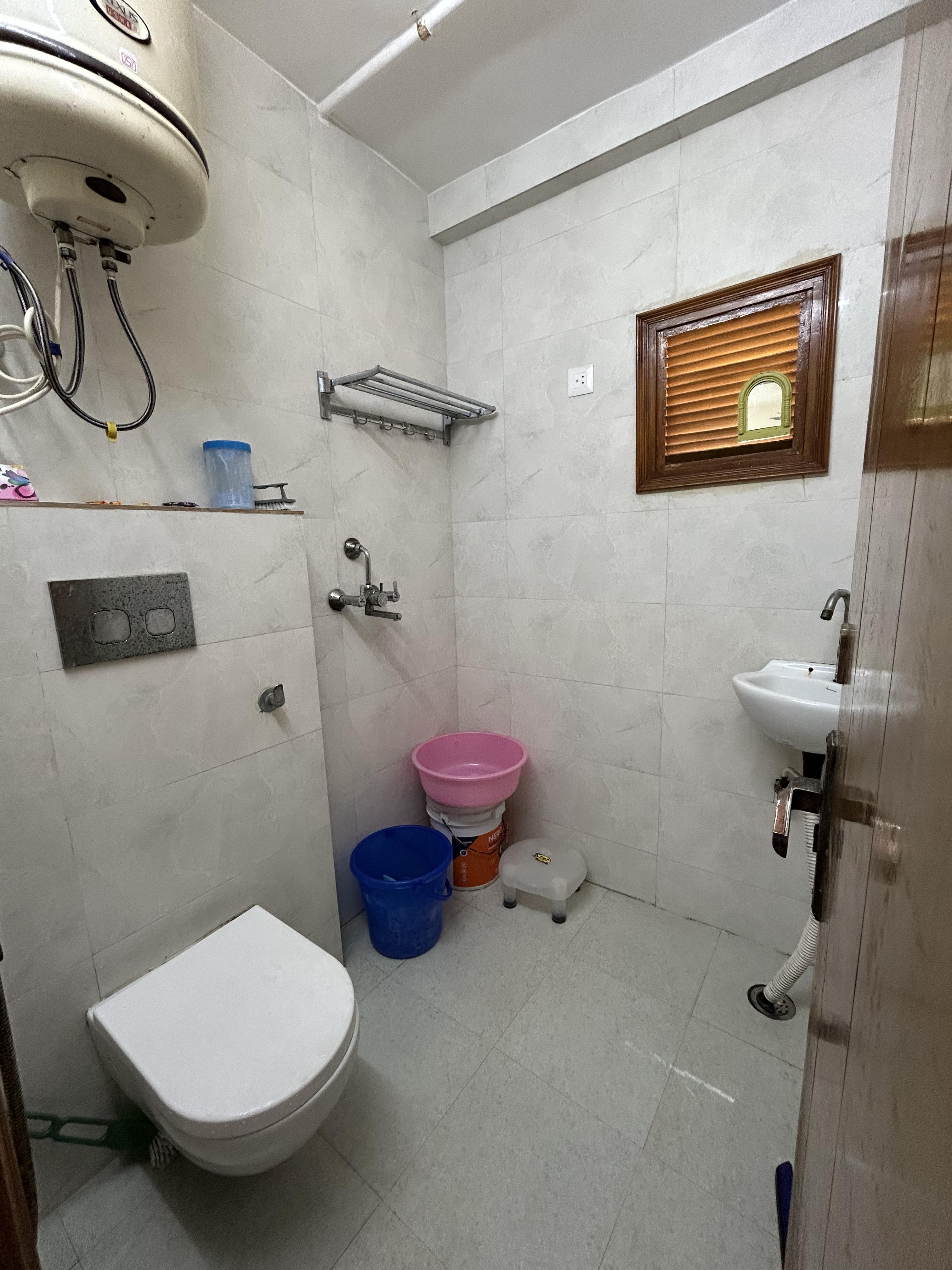 Prime loc  fully furni  1BHK  Dwarka Sector 23B - Tap to explore photos