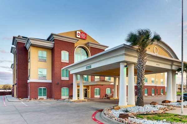 Best Western Plus Woodway Waco South Inn & Suites - Tap to explore photos