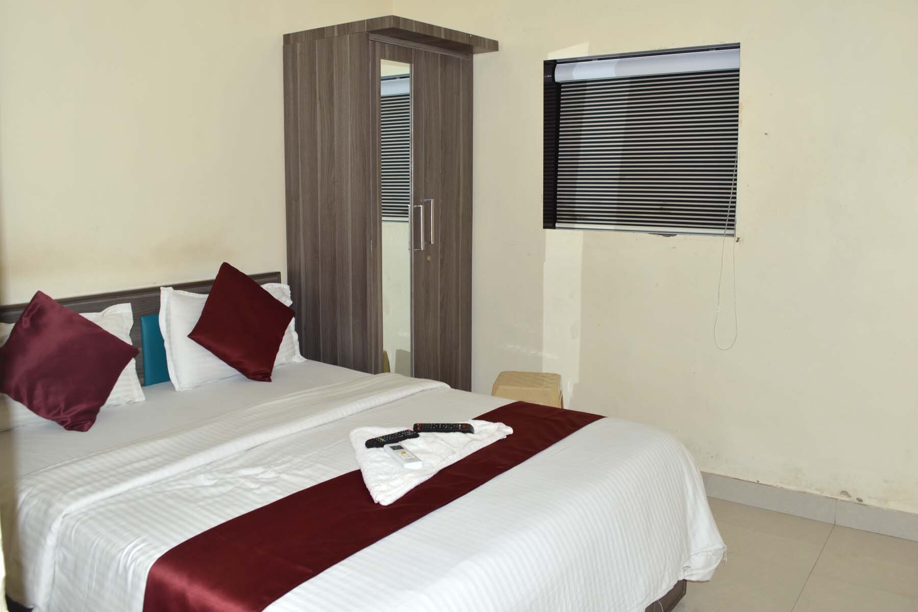 Oyo Rooms In Vile Parle Mumbai Book Vile Parle Mumbai Hotels With 80 Off Makemytrip