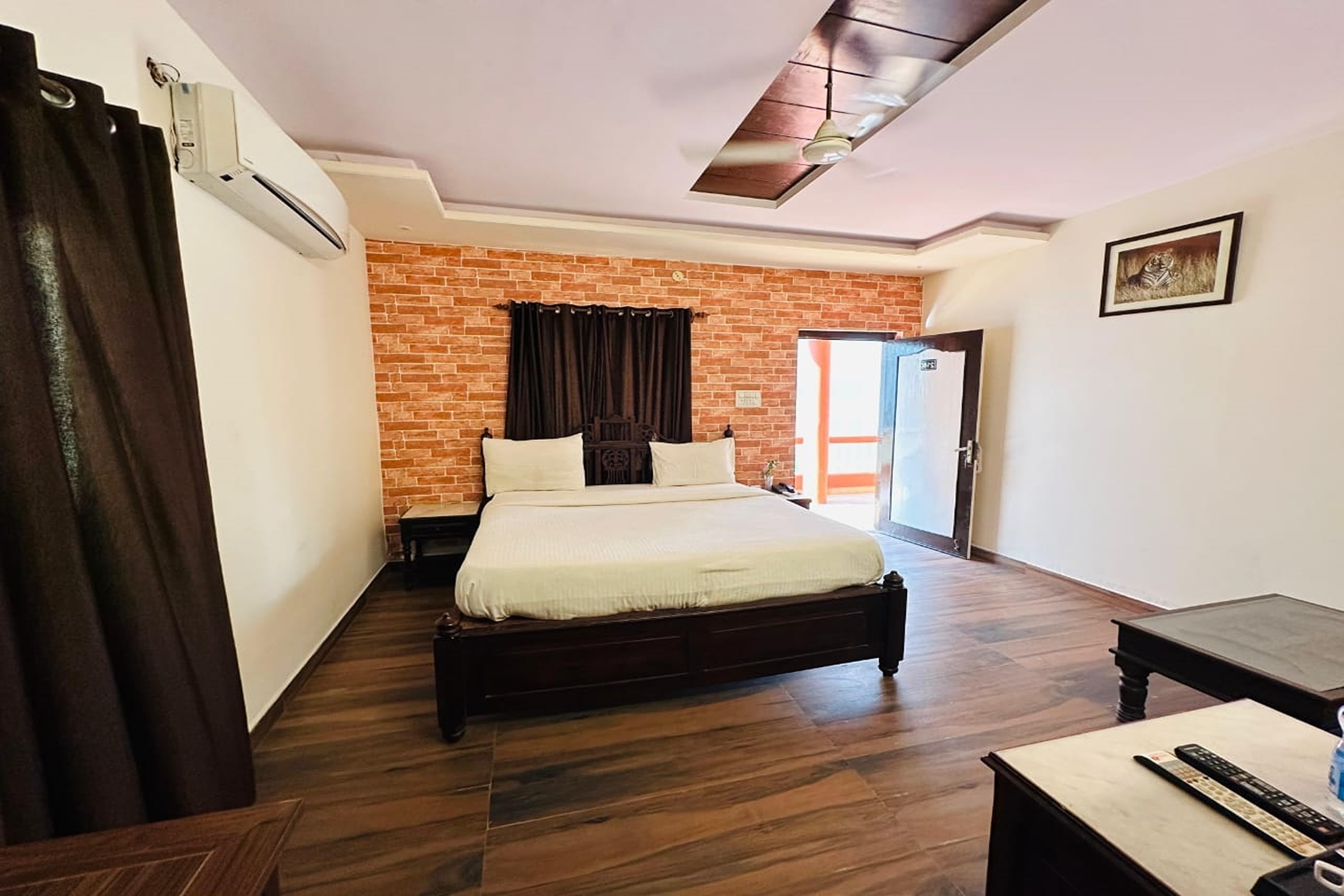 Tiger Safari Resort, Ranthambhore - Tap to explore photos