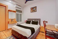 Hotel O Grand Crown, Lucknow