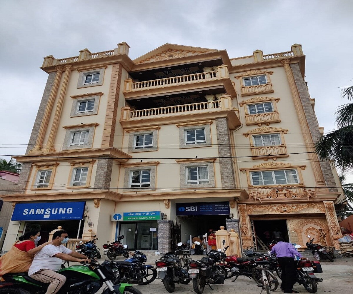 RAJESWARI PALACE - Tap to explore photos