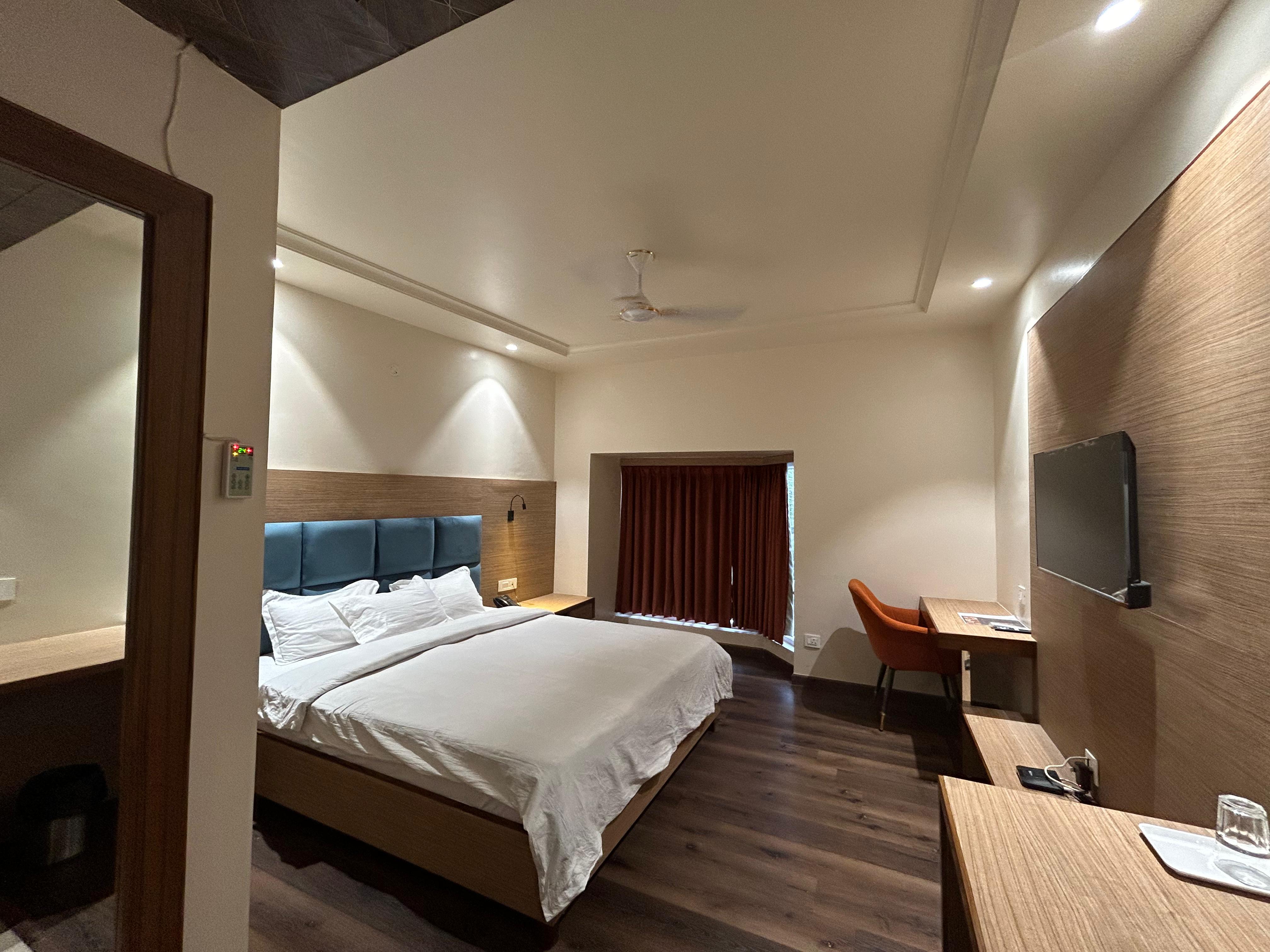 Mansar Hotel - Tap to explore photos
