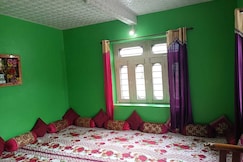 Hotel O POP Owais Homestay, Doda