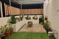 Katke s Homestay Rooftop Terrace Studio, Solapur