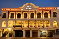 HOTEL MIDTOWN AC AND NON AC ROOMS, Halol
