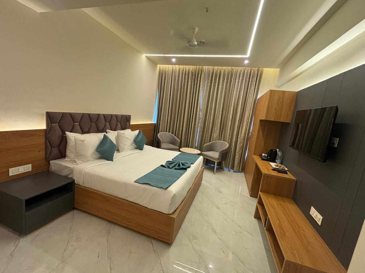 Town Square Suites - Tap to explore photos