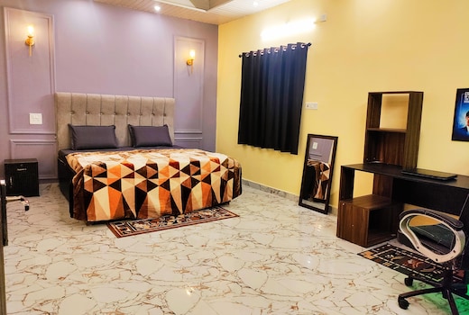 UrbanNest Airport Stay