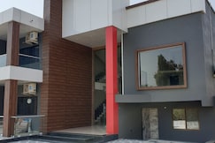 V  SQUARE Rooms, Sangamner