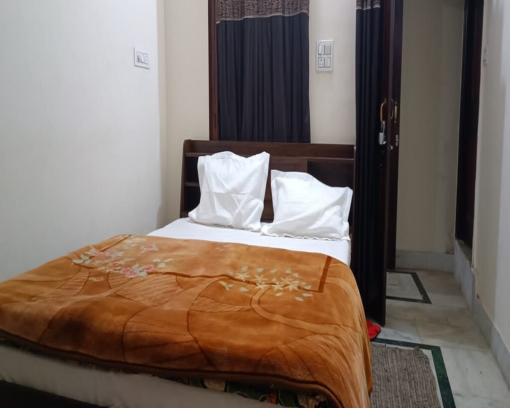 comfort inn guest house - Tap to explore photos