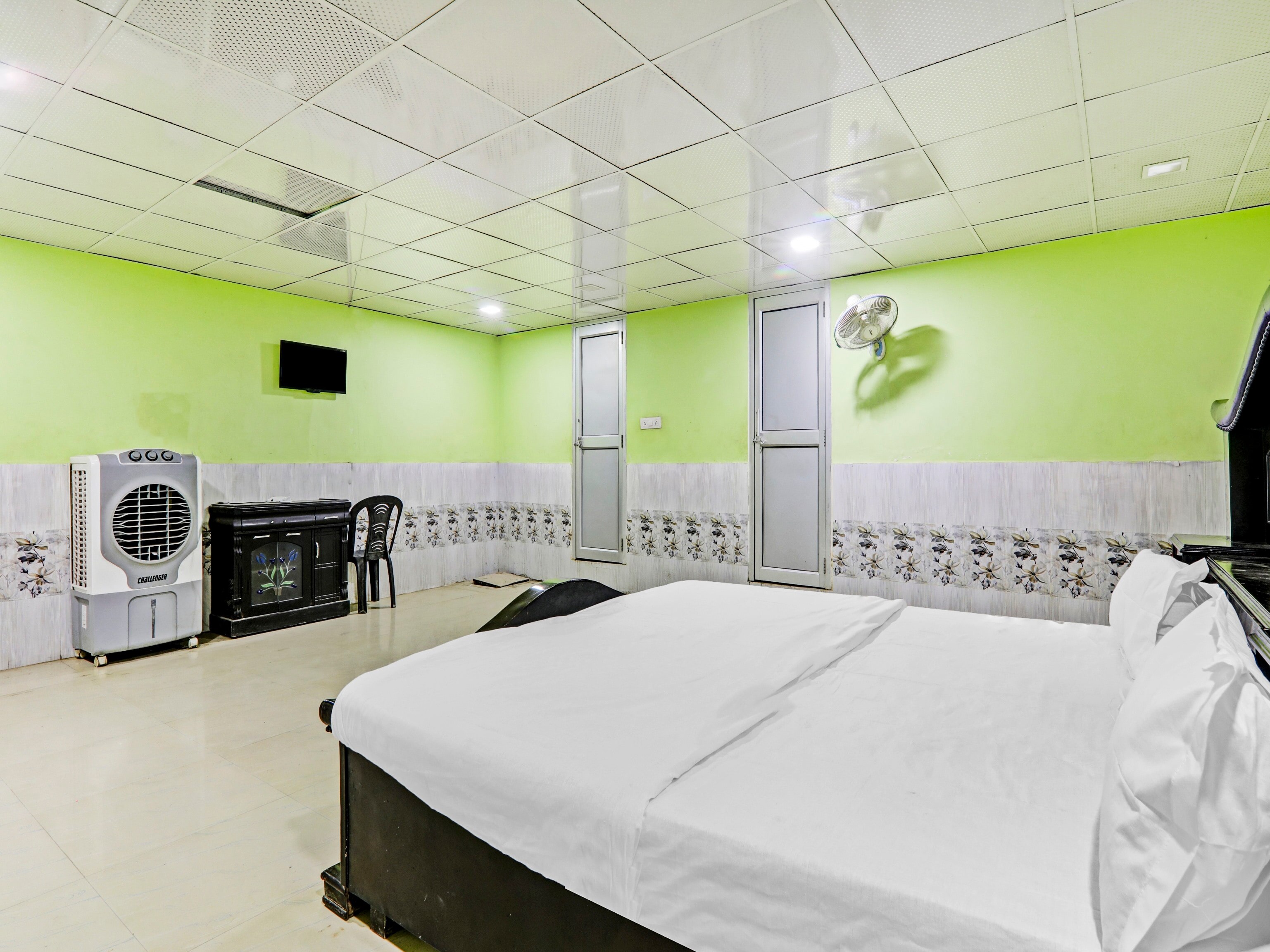 Hotel O Shubham - Tap to explore photos