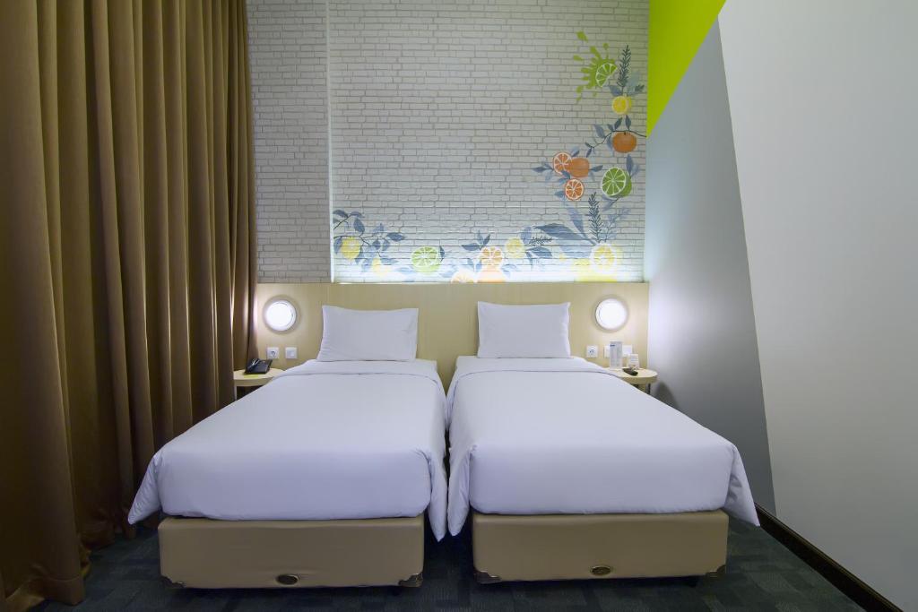 Zest Hotel Sukajadi Bandung - Tap to explore photos