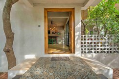 Private A C room in lovely villa @colombhouse, Goa