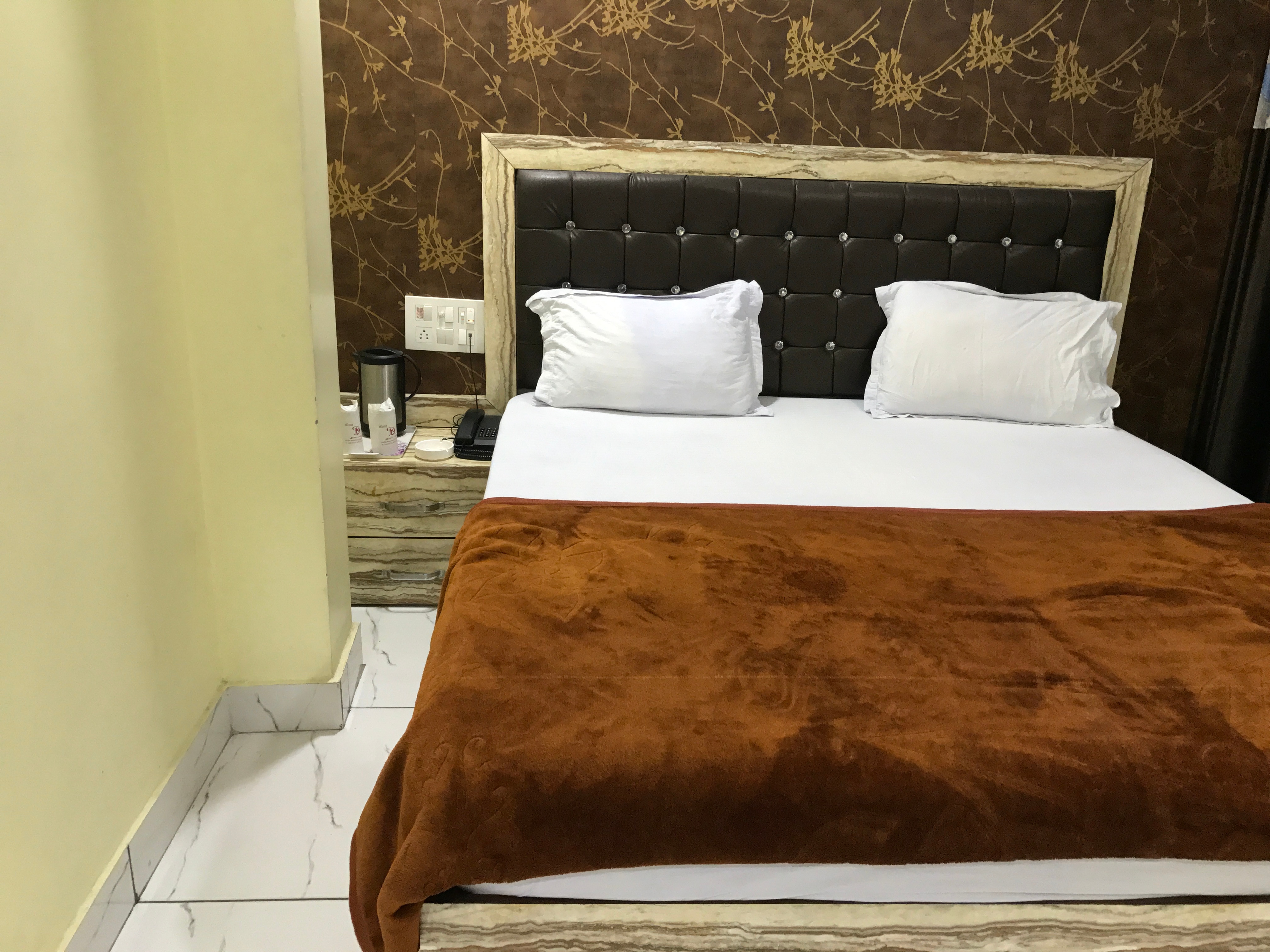 Hotel kunal - Tap to explore photos