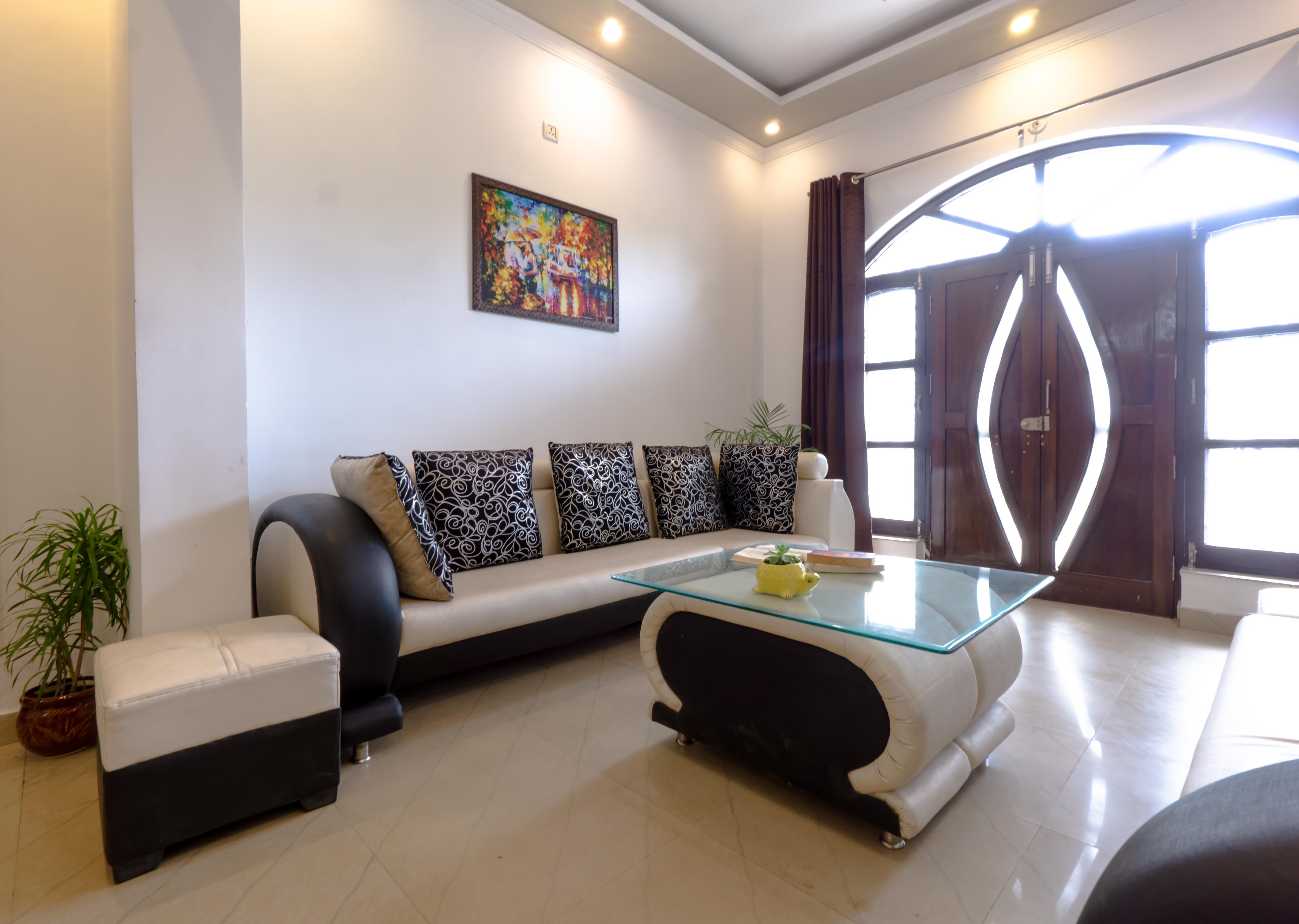 Cozy Corner |1BR| AC Twin King |Shared Homestay with CloudKitchen |FF| By Homeyhuts - Tap to explore photos