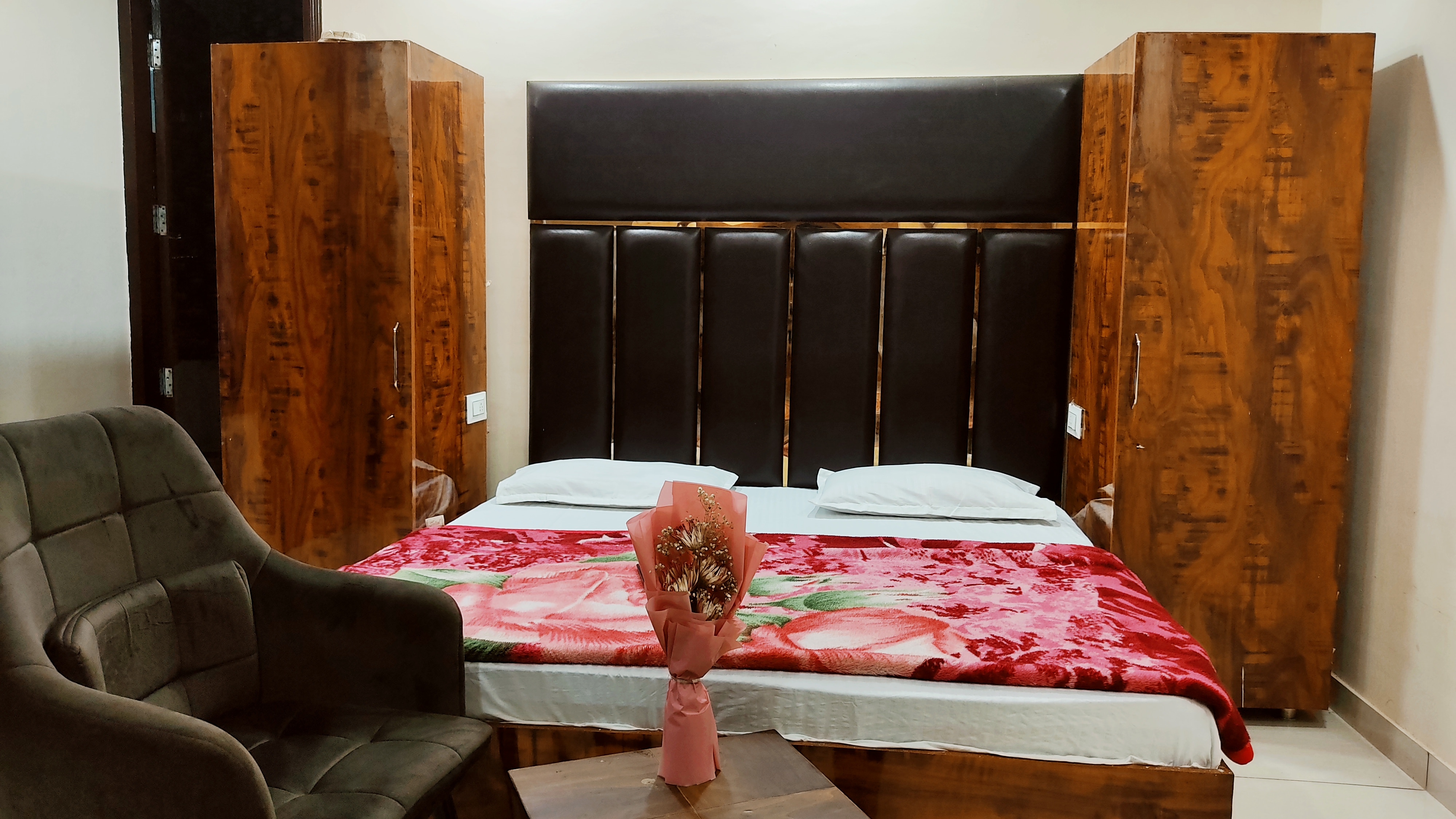 MOTEL RAJMANI LPU LAW GATE - Tap to explore photos