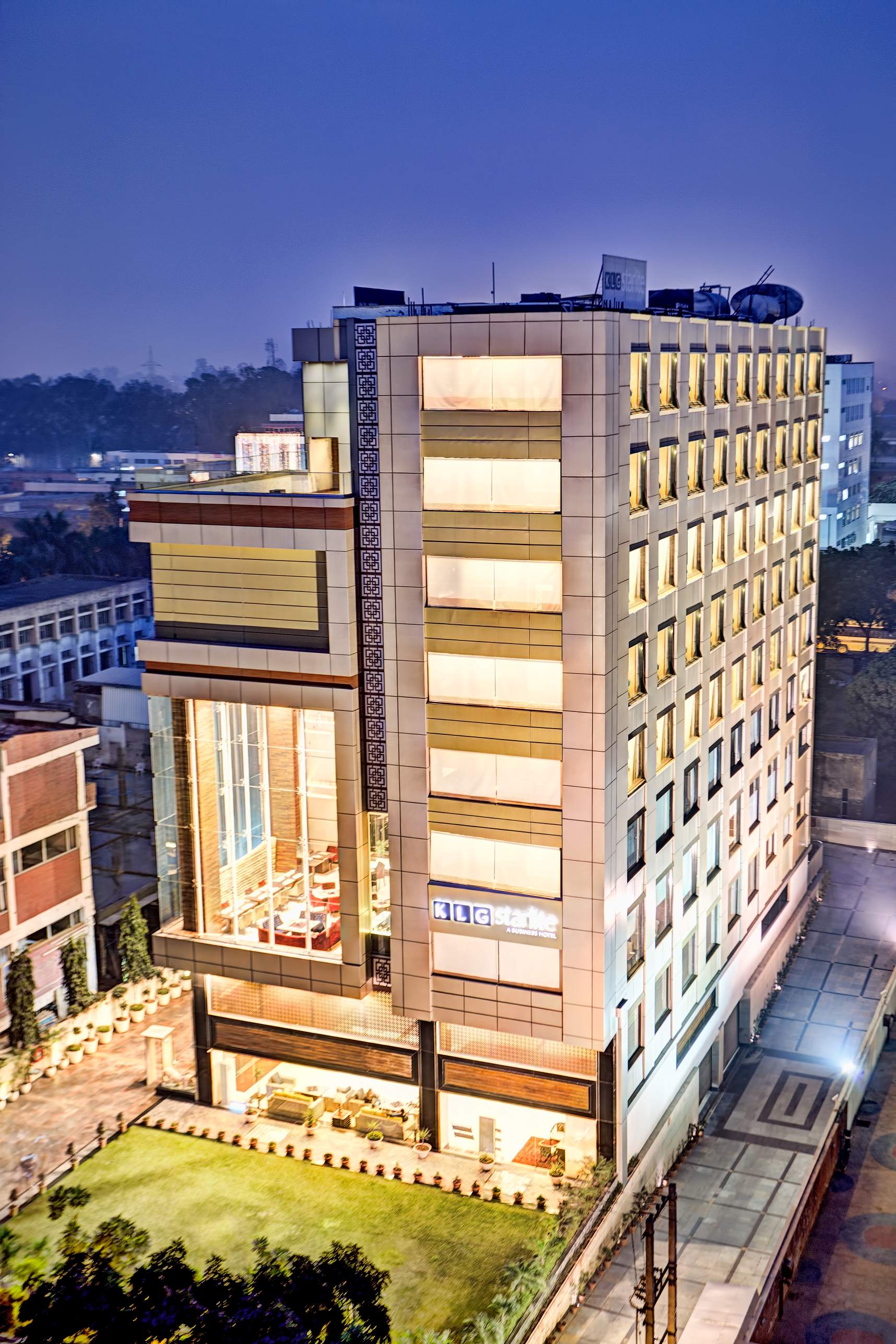 Hotel KLG Starlite 𝗕𝗢𝗢𝗞 Chandigarh Hotel 𝘄𝗶𝘁𝗵 ₹𝟬 𝗣𝗔𝗬𝗠𝗘𝗡𝗧