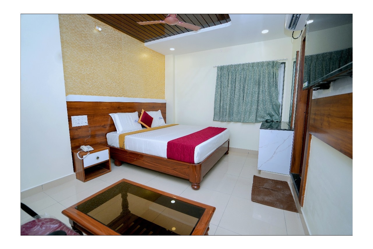 Hotel Thanvi Inn - Tap to explore photos