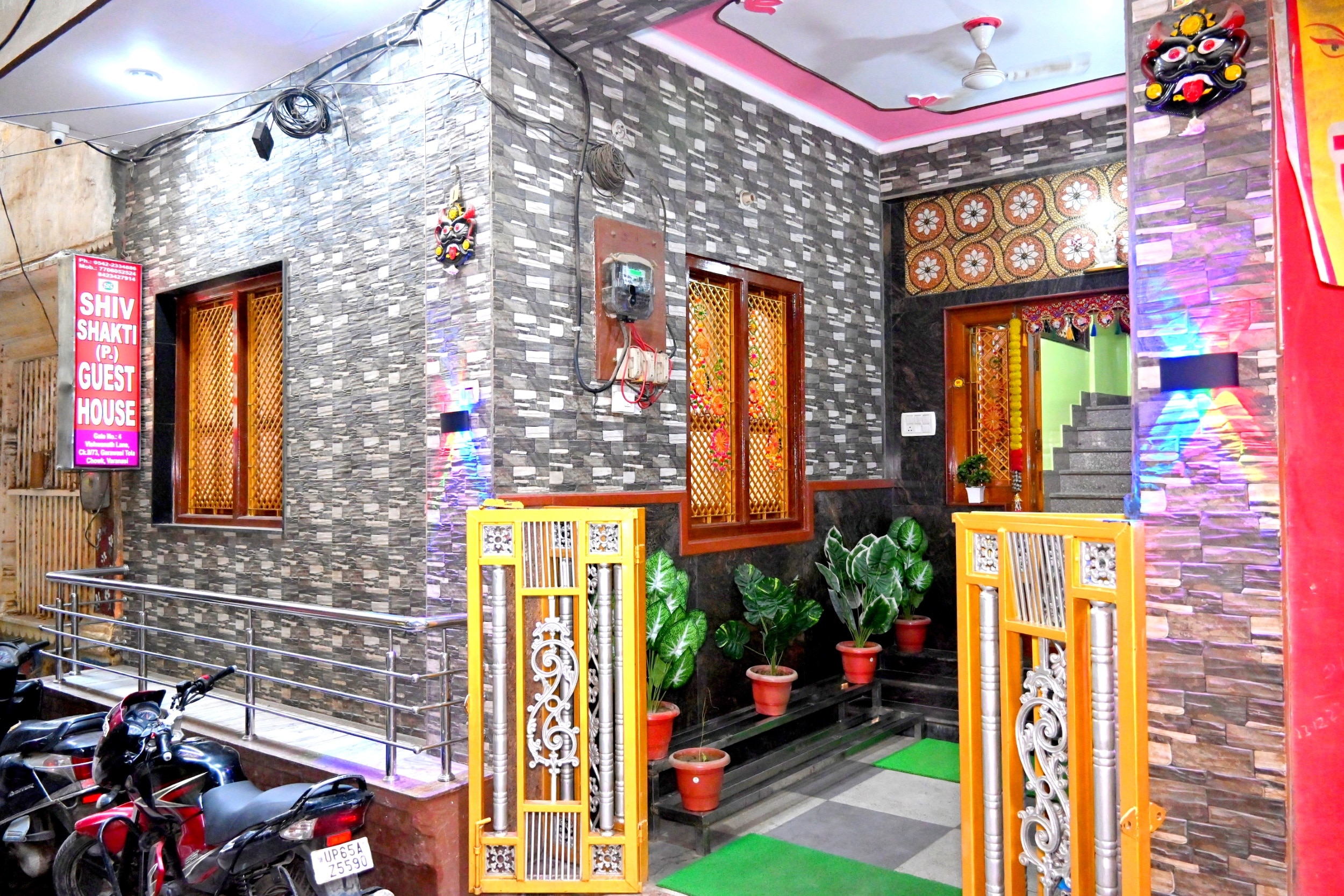 Shiv Shakti Paying Guest House - Tap to explore photos