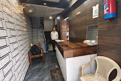 Hotel The Cliff Lodge, Jammu