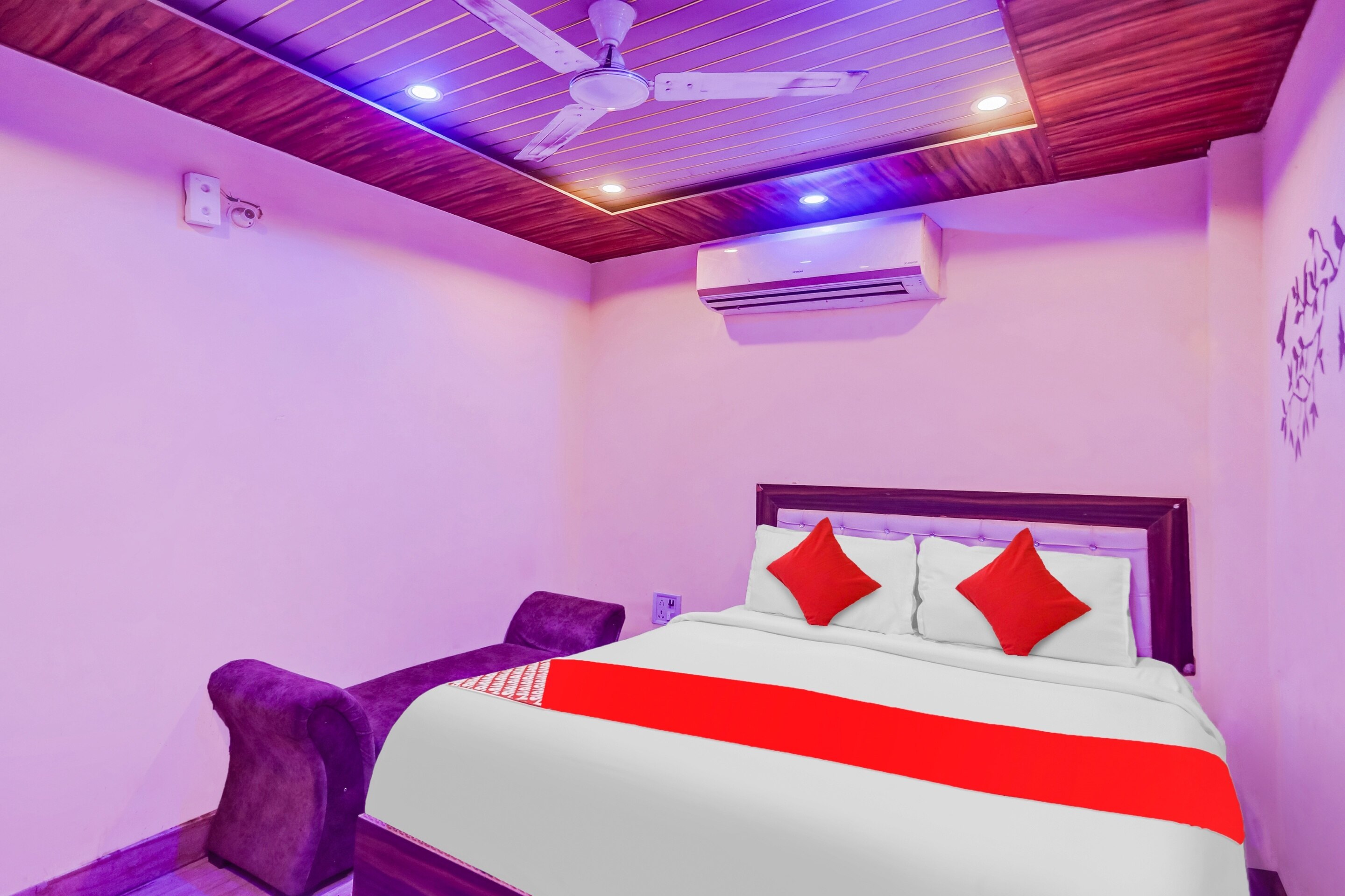 Hotel O International Guest House - Tap to explore photos
