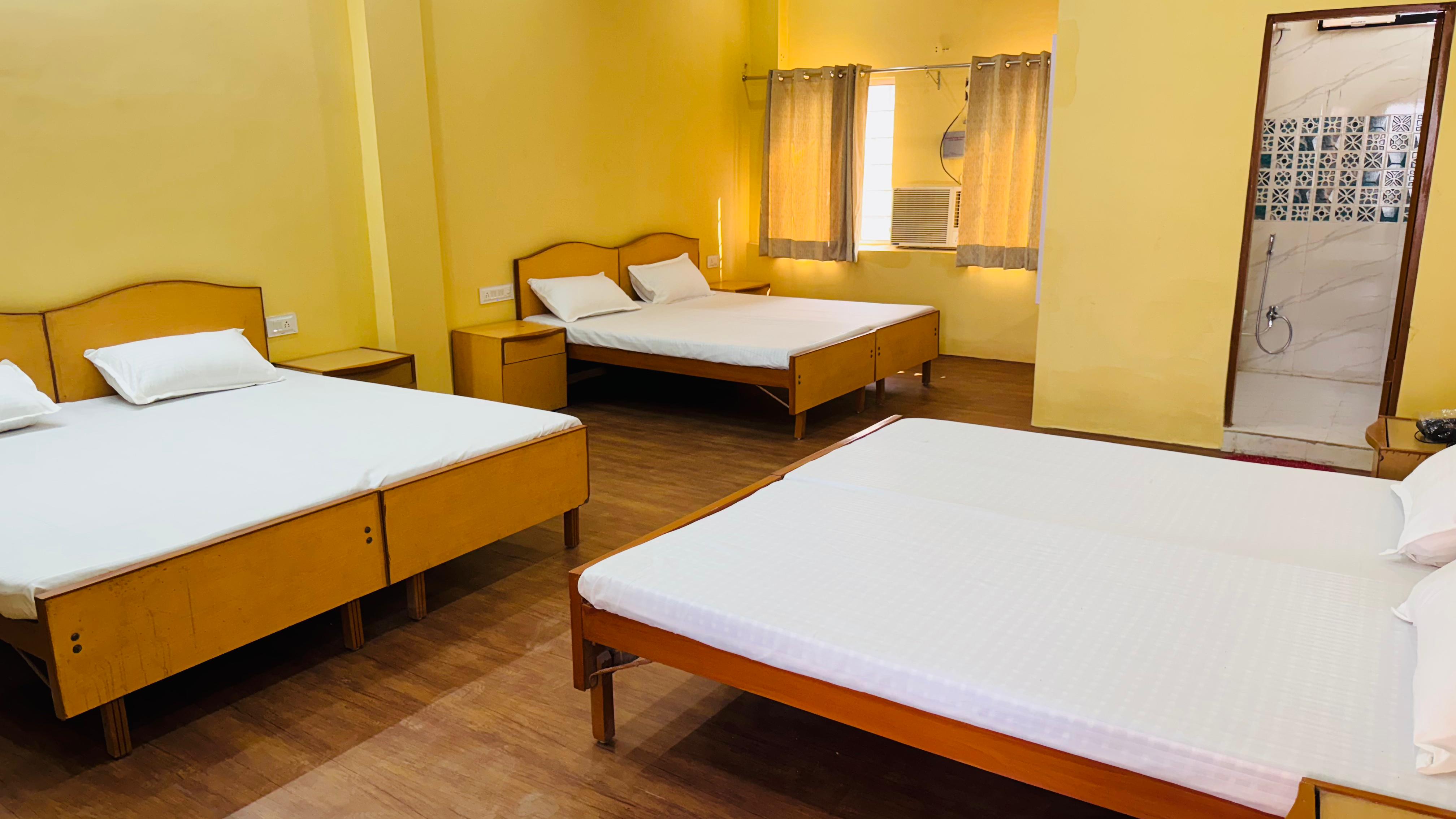 Bhiwani Guest House - Tap to explore photos