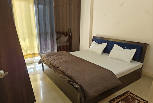 Spacious 2 Bedroom Stay | Near Medanta & Lulu Mall