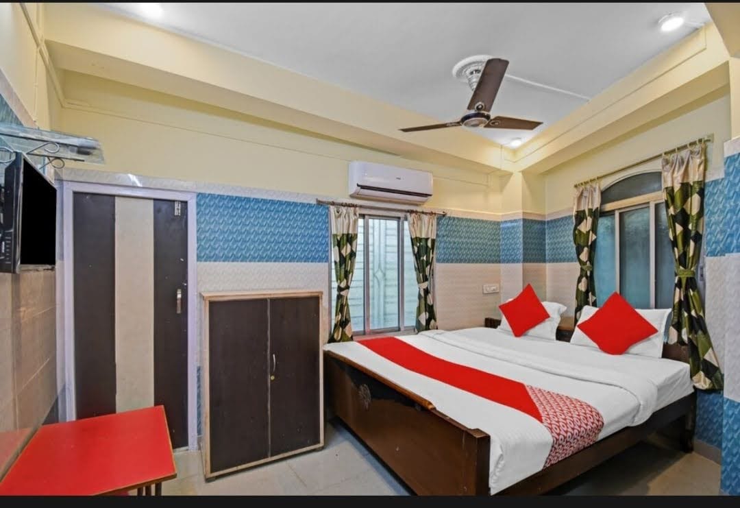 Hotel Samrat Palace - Tap to explore photos