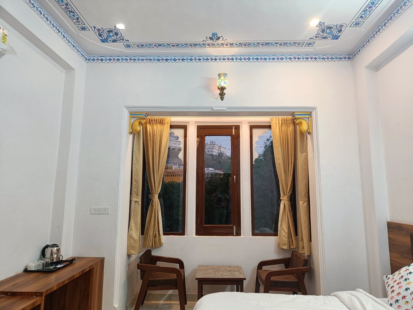 Hotel Praful Palace - Tap to explore photos